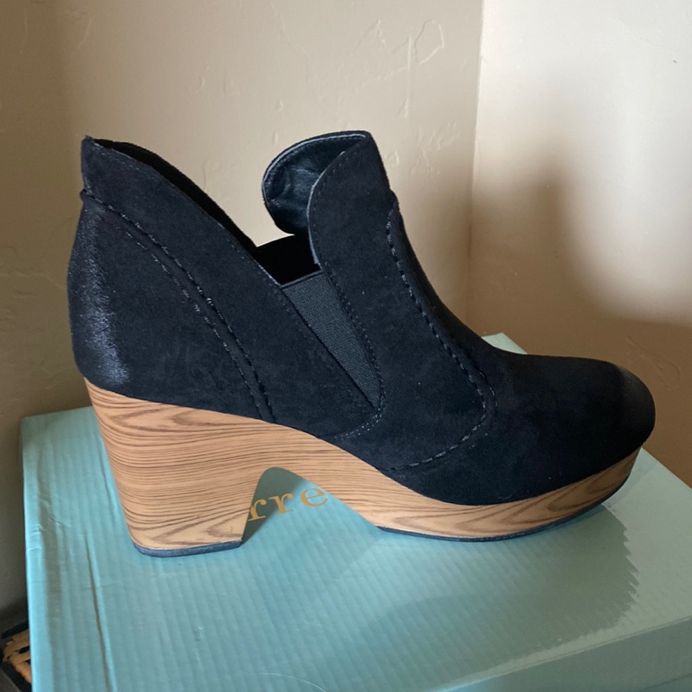 New in box Pierre Dumas Black Heeled Bootie size 9